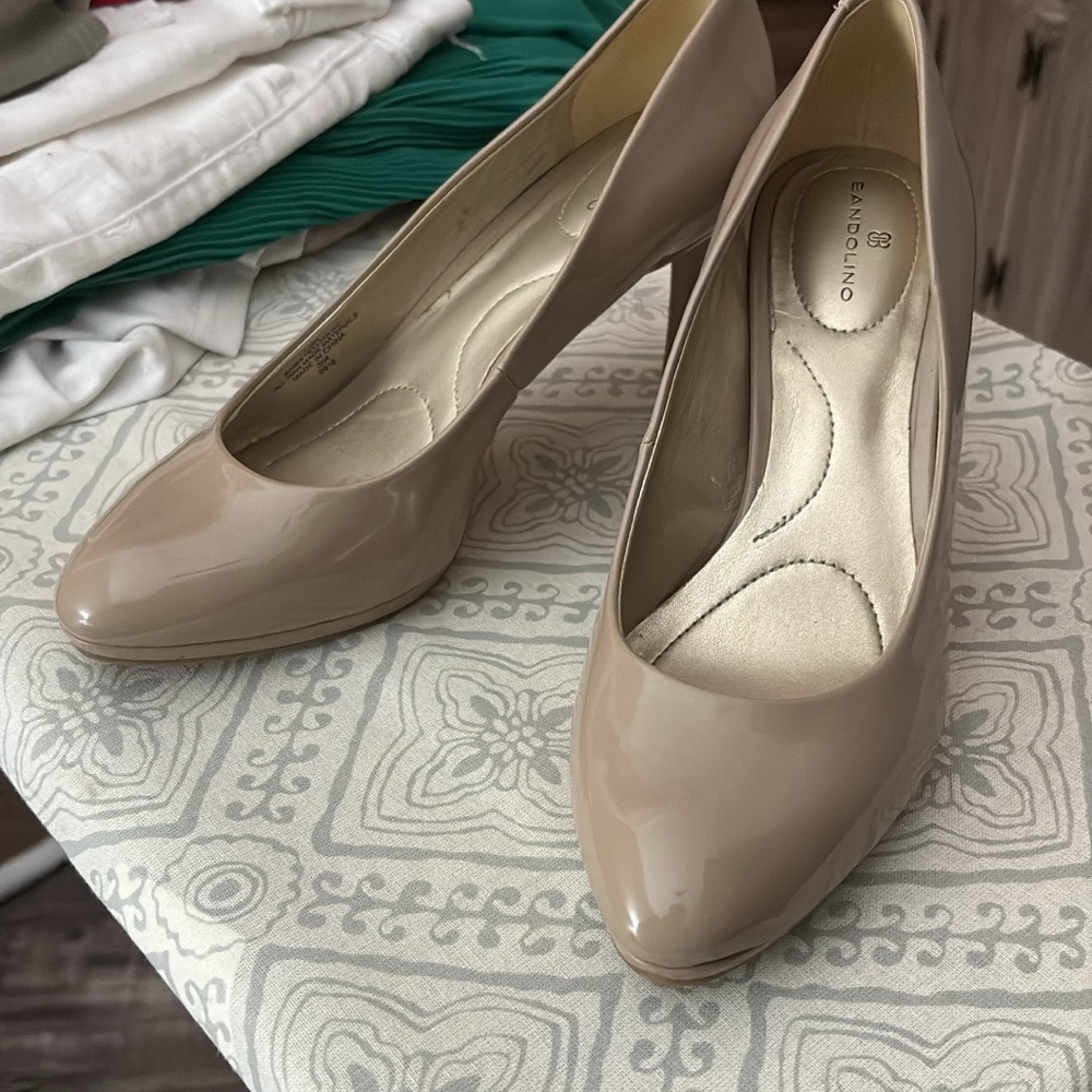 Bandolino Tan Heels Sleek and Versatile